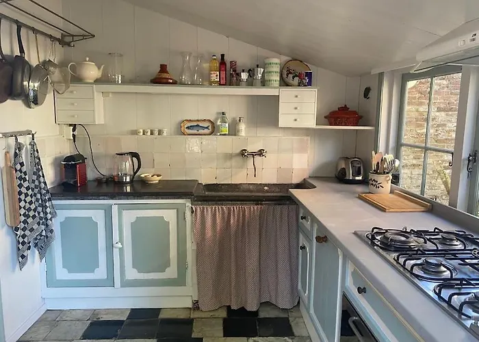 Characteristic Two Bedroom * 艾登