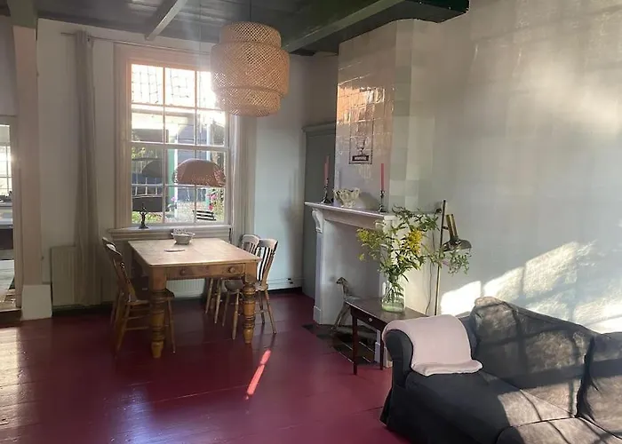 Characteristic Two Bedroom * 艾登