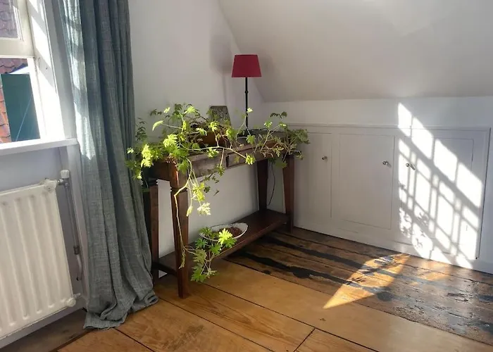 Characteristic Two Bedroom 艾登