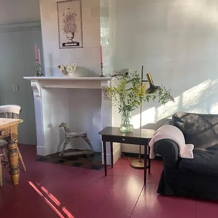 Characteristic Two Bedroom Ferienhaus